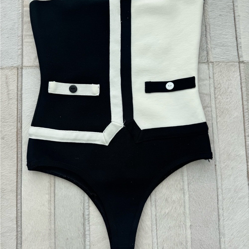 Stylish Black and White Women's Swimsuit - Picture 4 of 8